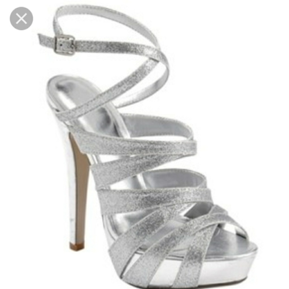 Shi silver pumps